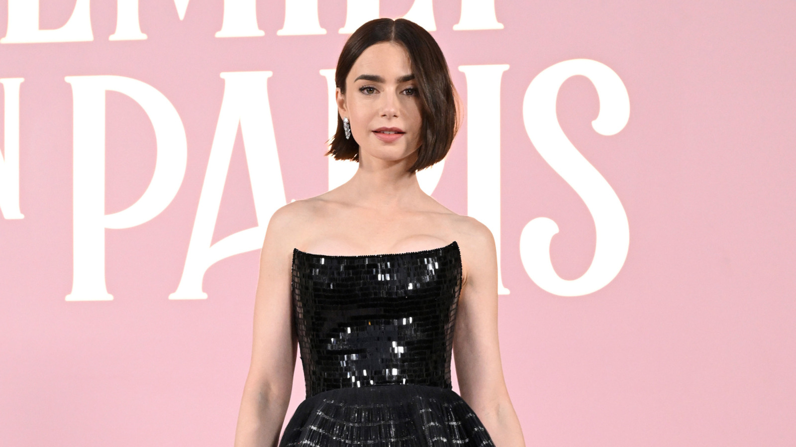 9 photos de Lily Collins qui prouvent qu'elle est le choix parfait pour incarner Audrey Hepburn à l'écran