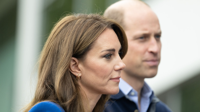 Une photo de profil de Kate Middleton avec le prince William derrière elle
