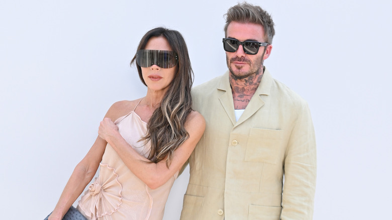 Victoria Beckham et David Beckham au Salon Jacquemus en 2023 à Versailles, France
