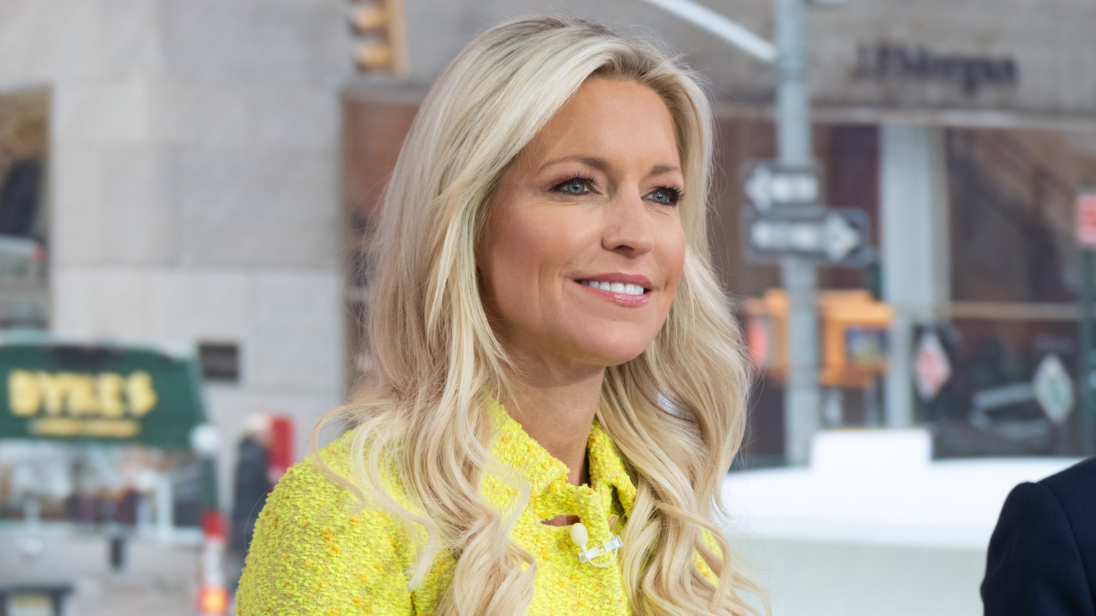 Des tenues d'Ainsley Earhardt à l'antenne qui montraient un peu trop de jambes