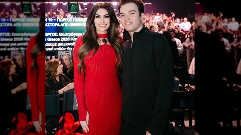 Kimberly Guilfoyle en robe rouge
