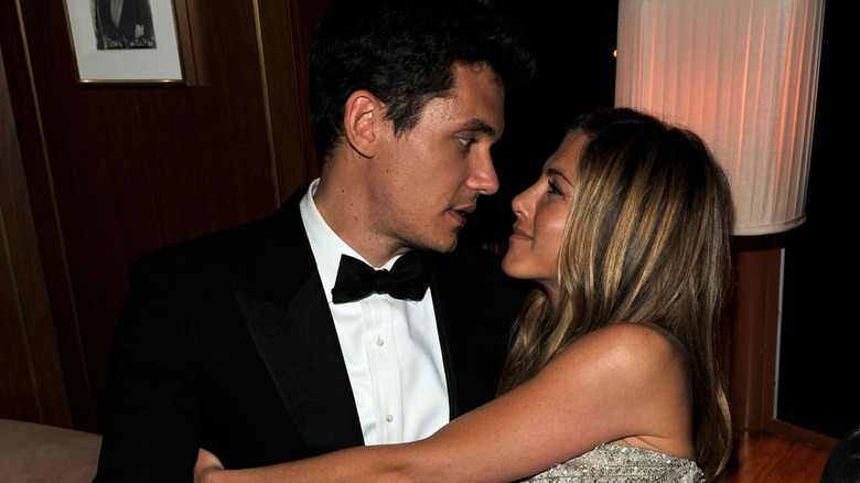 John Mayer et l'actrice Jennifer Aniston assistent à la soirée des Oscars de Vanity Fair 2009, le 22 février 2009.
