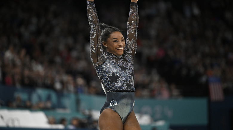 Simone Biles porte un justaucorps étoilé aux JO de Paris 2024