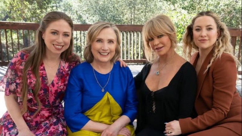 goldie hawn, kate hudson, chelsea et hillary clinton septembre 2022