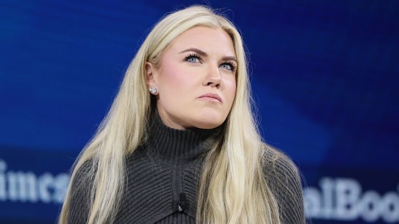 Erika Kirk sur scène lors du sommet DealBook du New York Times