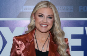 Erika Kirk a surchargé une tenue de tournée TPUSA avec trop de tendances dépassées à la fois