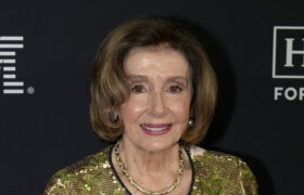 Des photos côte à côte mettent en valeur la transformation du visage de Nancy Pelosi