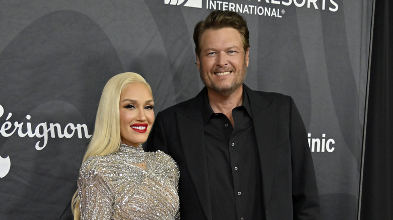 Gwen Stefani et Blake Shelton souriant