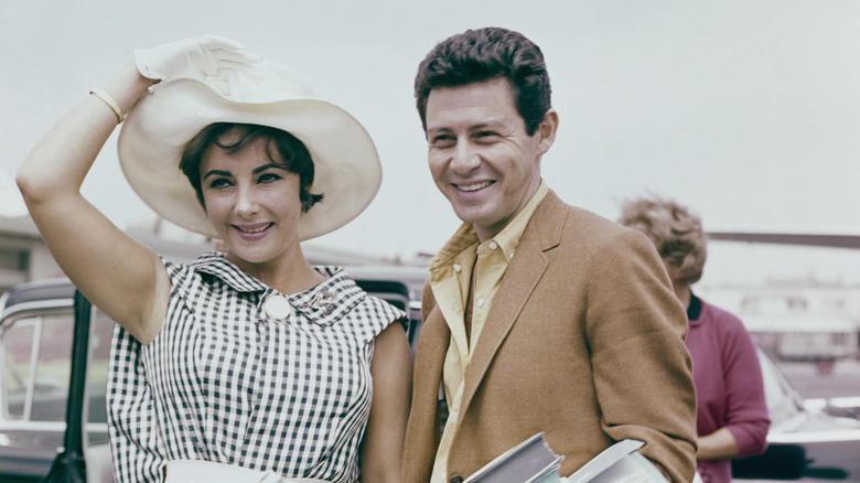 Elizabeth Taylor et Eddie Fisher souriants