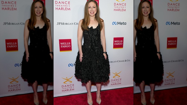 Chelsea Clinton en robe noire