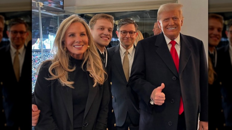 Kelly et Mike Johnson au match Army-Navy en septembre 2024