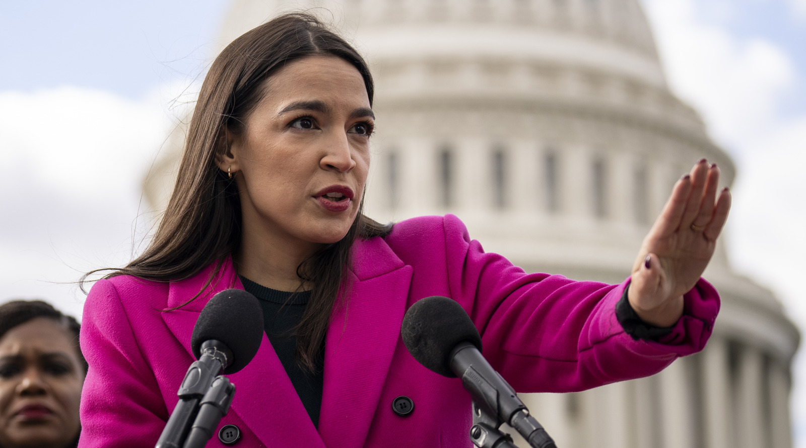 6 photos d'Alexandria Ocasio-Cortez qui prouvent qu'elle a une carte faciale qui ne refuse jamais