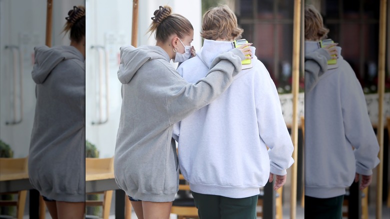 Justin Bieber et Hailey Bieber sont vus pour un déjeuner le 23 septembre 2020 à Los Angeles, Californie