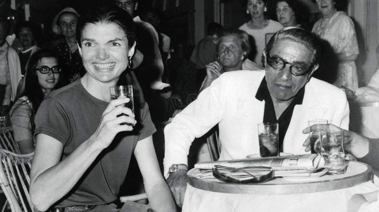 Jackie et Aristote Onassis photographiés ensemble
