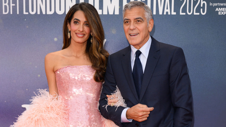 George et Amal Clooney souriants