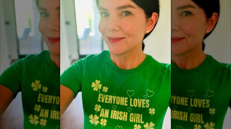 Lauren Graham porte un t-shirt graphique
