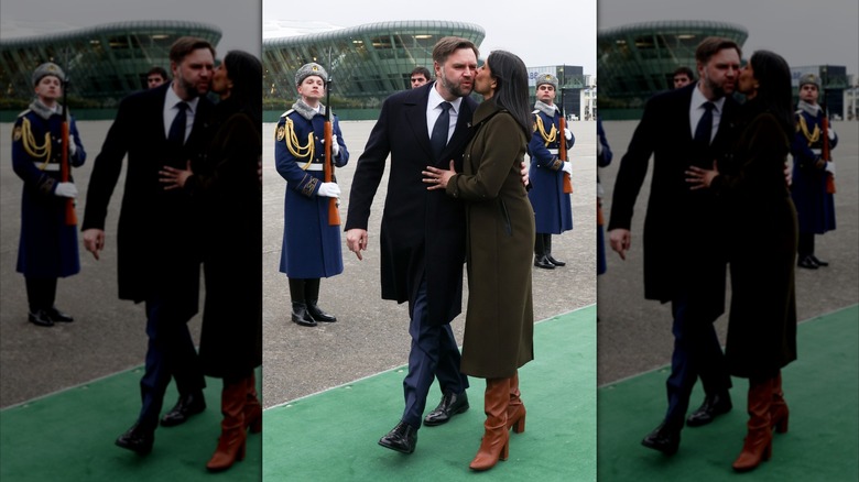 Usha et JD Vance arrivent à l'aéroport Heydar Aliyev en Azerbaïdjan, février 2026