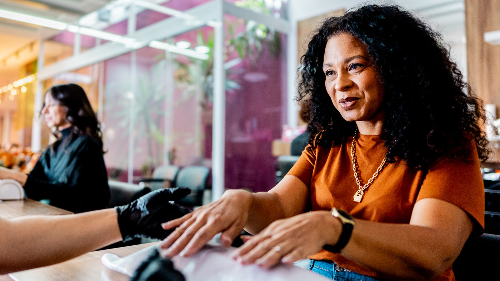 Manucures inspirées du café pour donner du peps à vos ongles ennuyeux