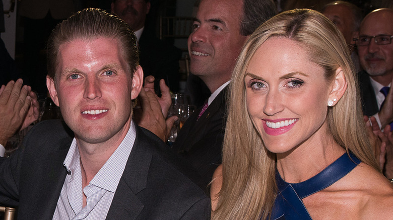 Eric Trump et Lara Yunaska assistent au 8e tournoi de golf annuel d'Eric Trump au Trump National Golf Club Westchester le 15 septembre 2014.