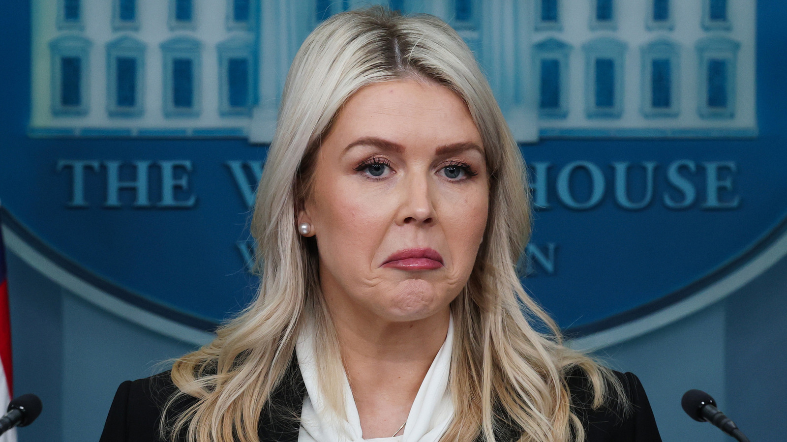 Le manteau à motifs de canapé de Karoline Leavitt est l'incarnation de son style dépassé