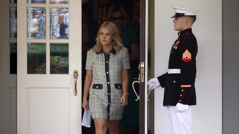 Karoline Leavitt, attachée de presse de la Maison Blanche, quitte l'aile ouest