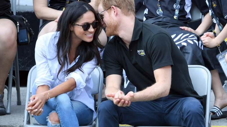 Le prince Harry et Meghan Markle souriants