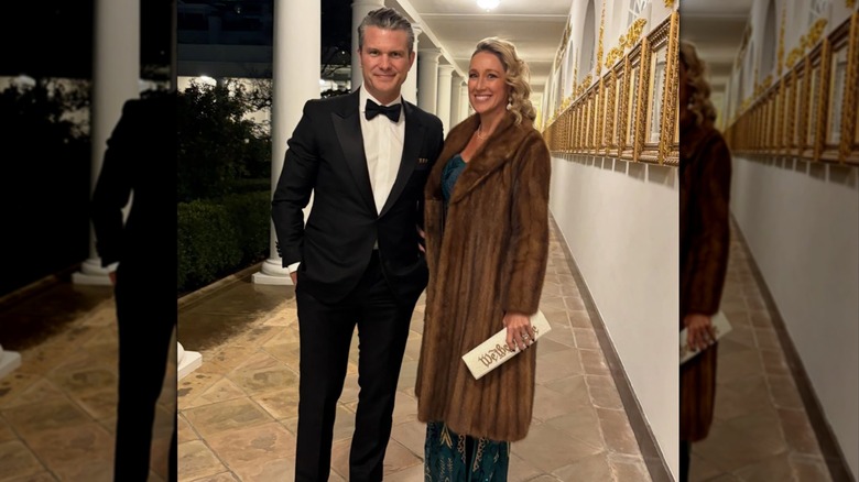 Pete et Jennifer Hegseth souriants