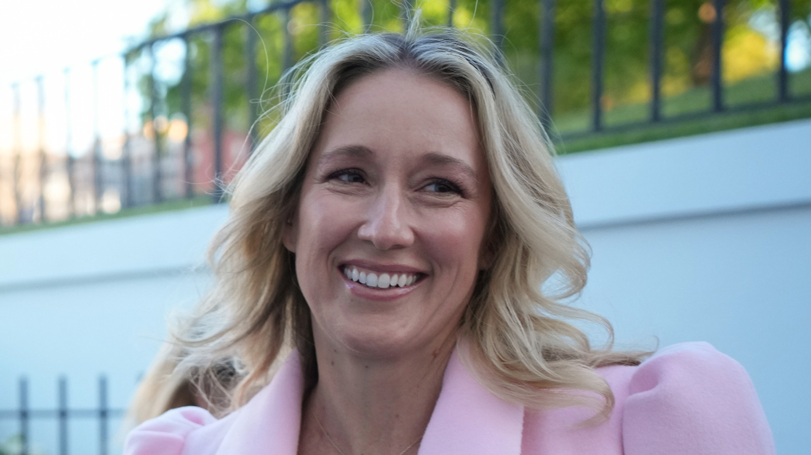 Jennifer Hegseth a porté des tenues douteuses