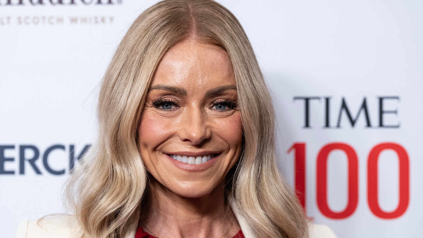 L'évolution des cheveux de Kelly Ripa depuis ses débuts dans l'actualité