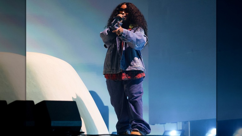 SZA se produisant à Coachella 2026 semaine 2