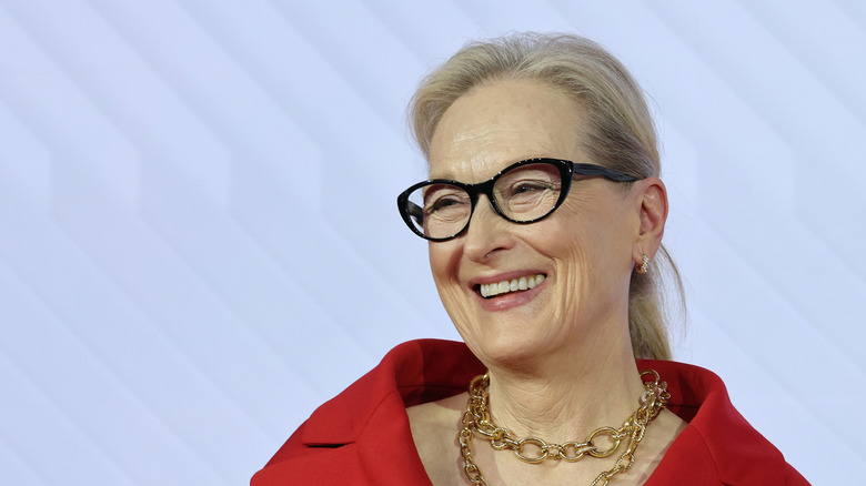 Meryl Streep sourit sur le tapis rouge en 2026