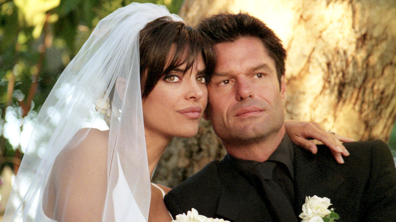 Lisa Rinna et Harry Hamlin lors de leur mariage en mars 1997 à Beverly Hills