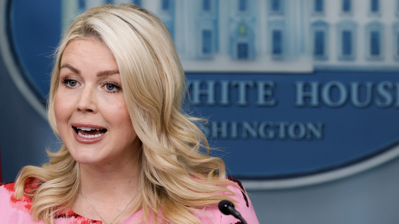 La secrétaire de presse de la Maison Blanche, Karoline Leavitt, s'exprime lors d'un point de presse