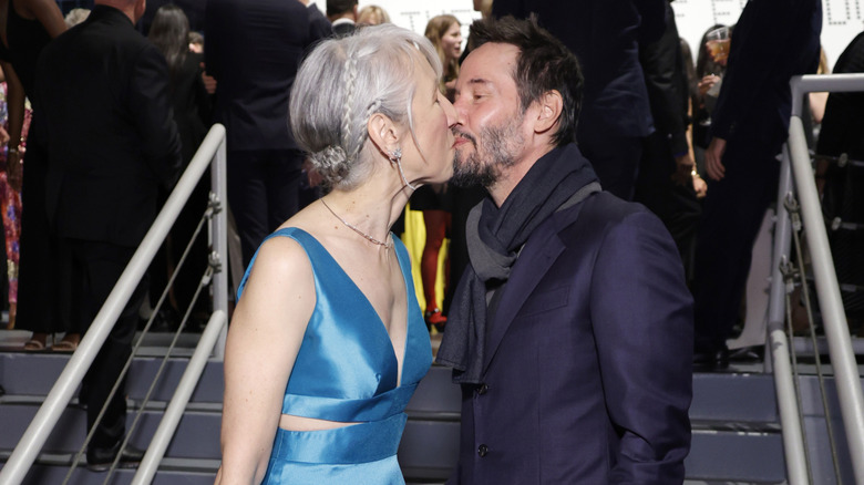 Alexandra Grant et Keanu Reeves assistent au gala MOCA 2024 au Geffen Contemporary au MOCA le 13 avril 2024