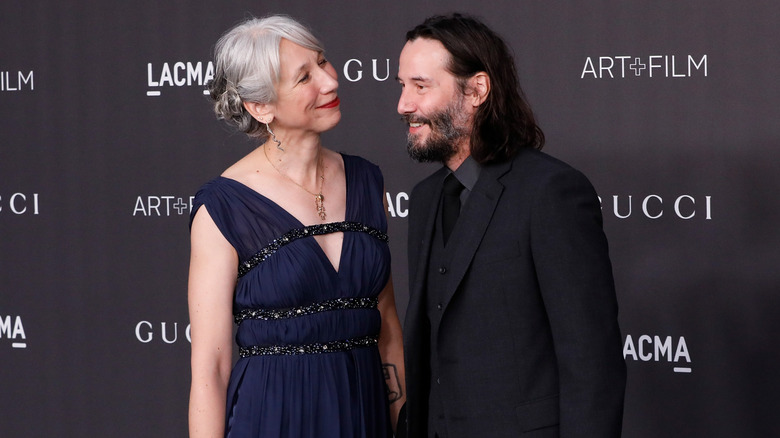 Alexandra Grant et Keanu Reeves assistent au gala LACMA Art + Film 2019 au LACMA le 2 novembre 2019