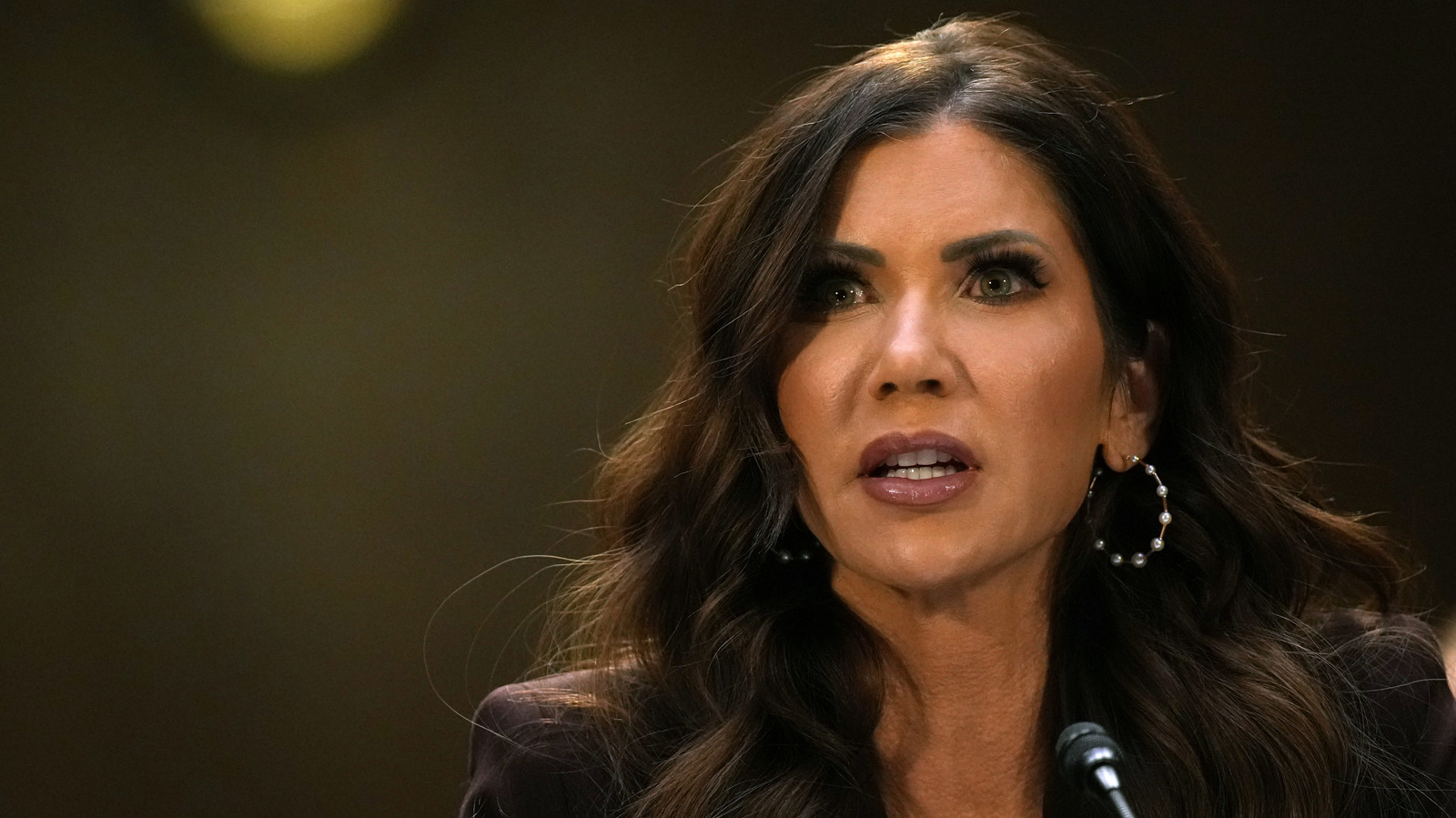 Les photos de retour du cosplay de Biker Babe de Kristi Noem lui vont si bien