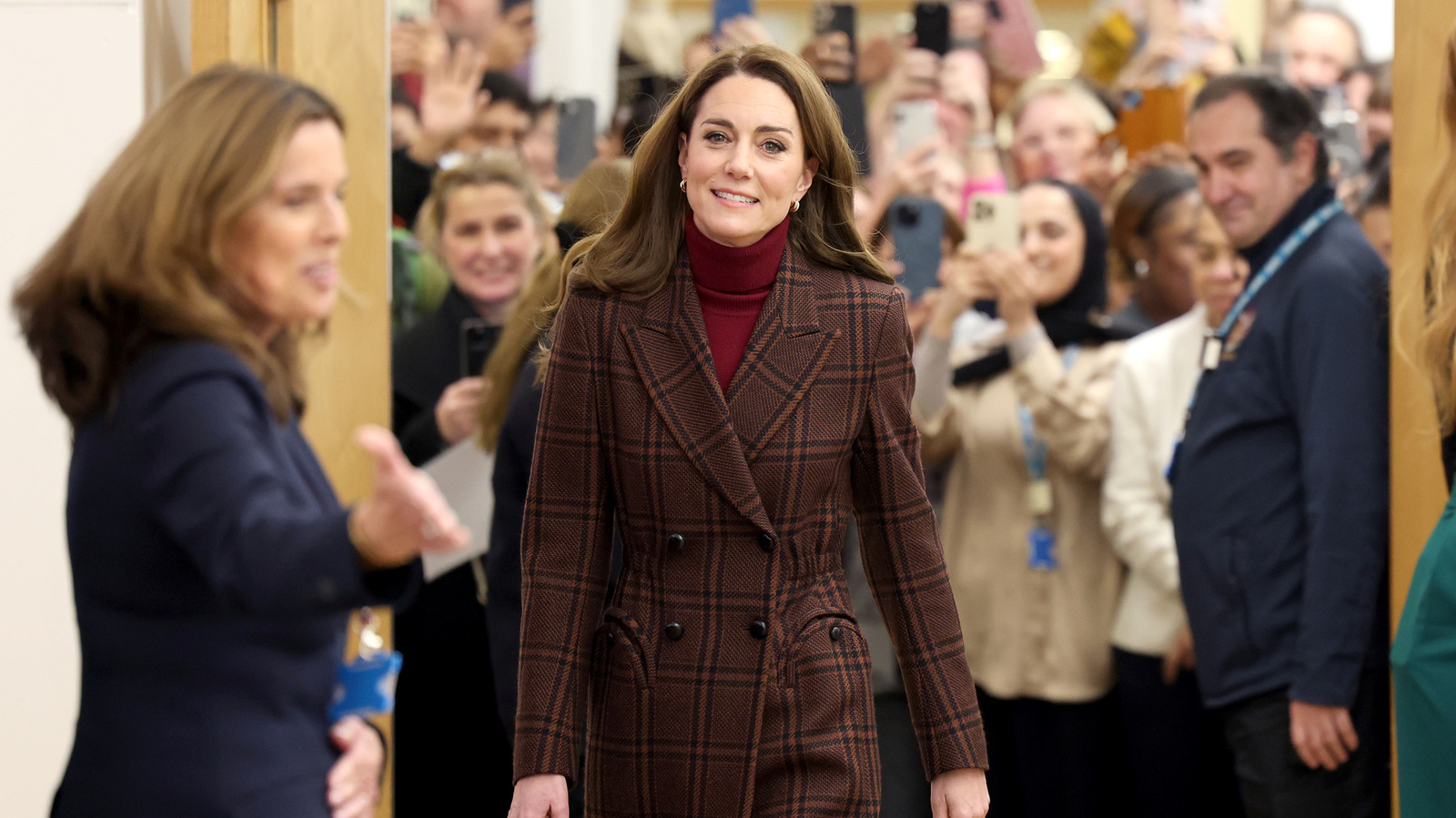 Vous ne verrez jamais Kate Middleton retirer son manteau en public grâce à cette règle de style royal datée