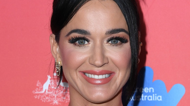 Katy Perry souriante au gala des arts G'Day USA 2023