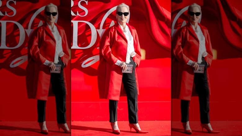Meryl Streep posant sur le tapis rouge à 