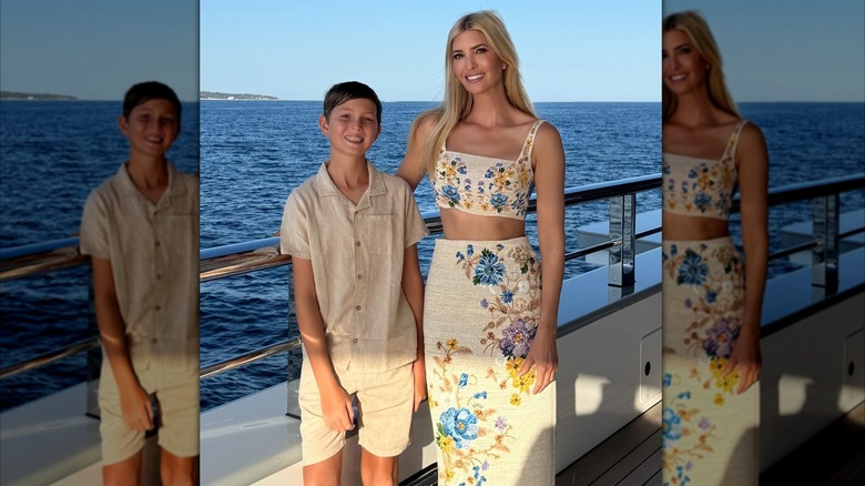 Ivanka Trump pose pour une photo avec un de ses enfants sur un yacht