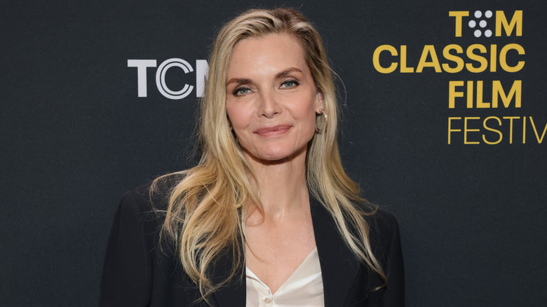 Michelle Pfeiffer lors de la « Cérémonie des empreintes de mains et de pieds », le 25 avril 2025