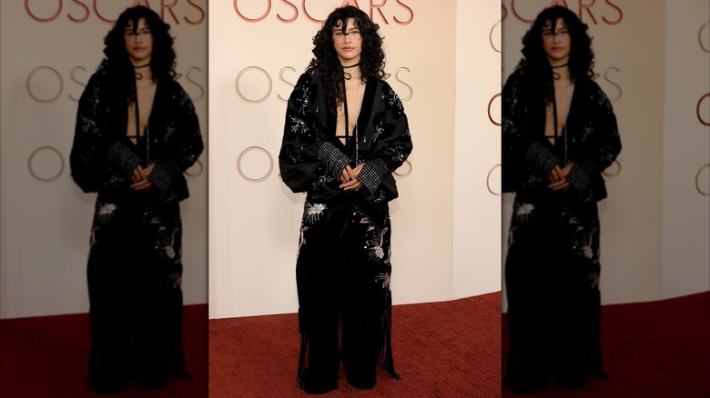 Odessa A'zion en noir aux Oscars 2026