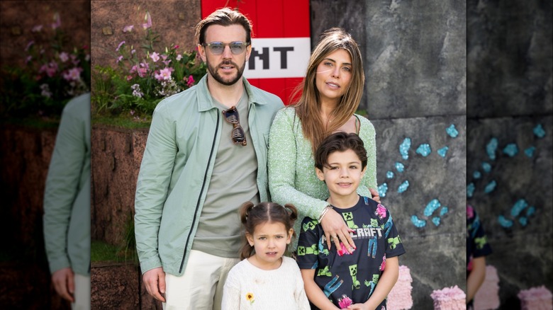 Nathan Massey, Cara De La Hoyde-Massey et leurs enfants