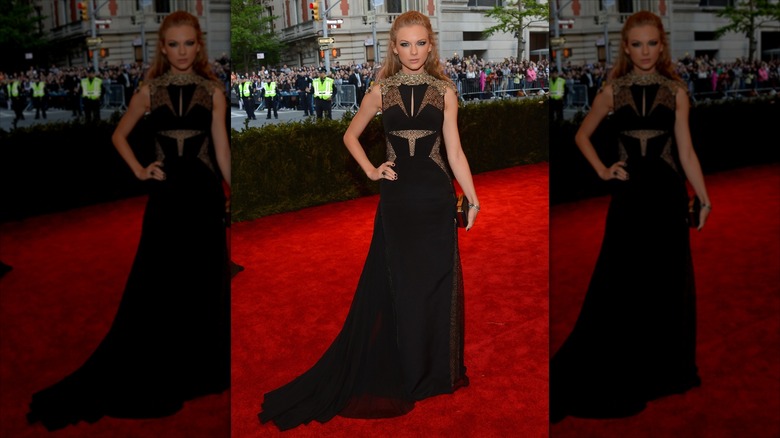 Taylor Swift dans une robe noire au Met Gala 2013