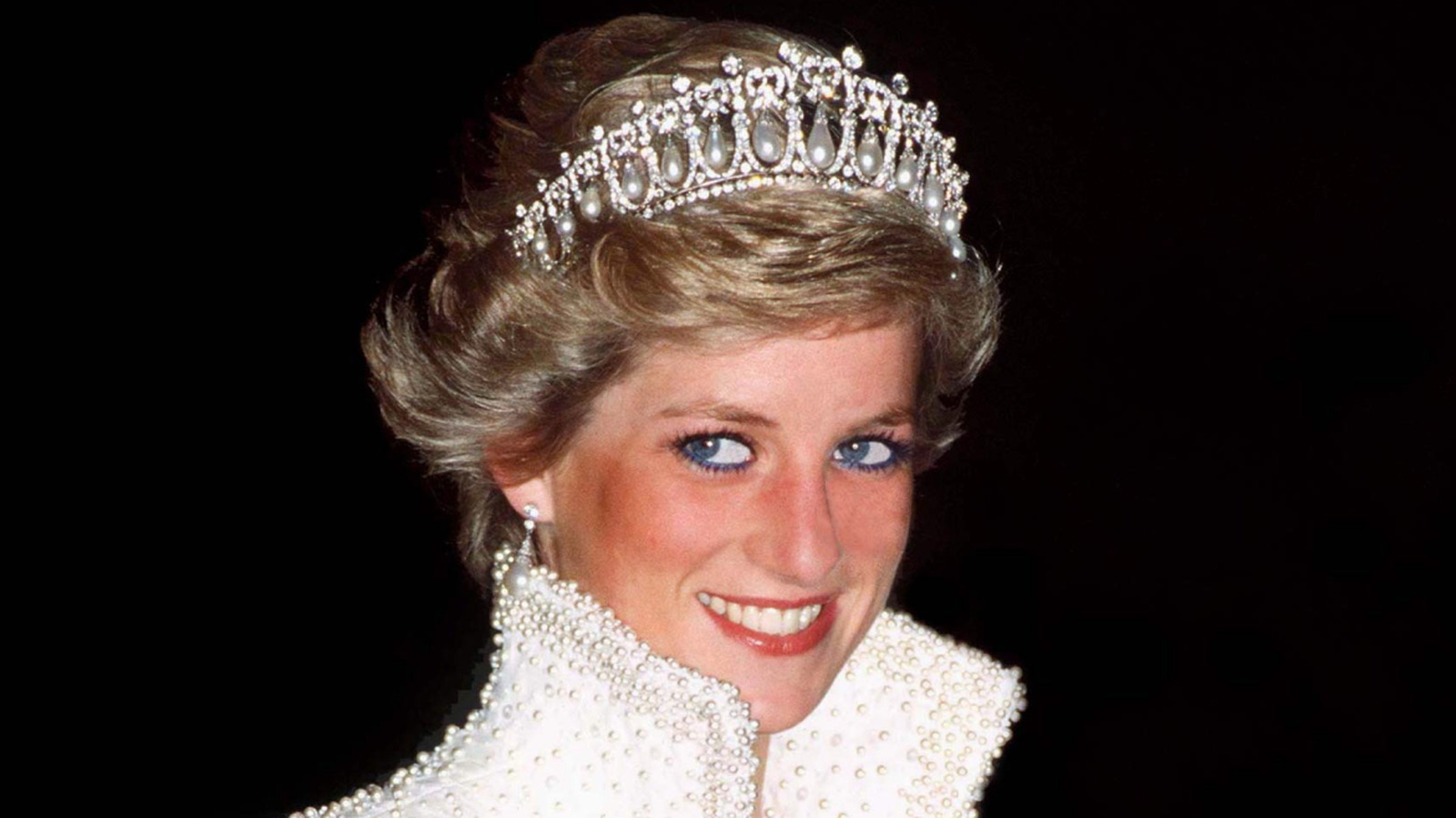 La princesse Diana a bafoué les normes royales avec ce geste audacieux d'accessoirisation lors du gala de 1985