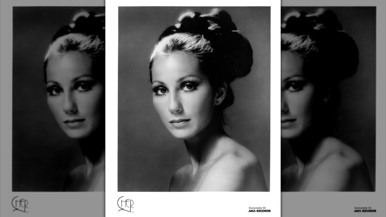 Cher posant pour un portrait de beauté en 1974