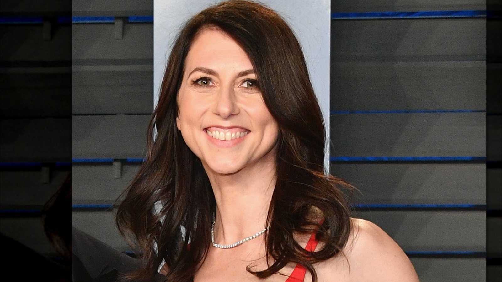 Les photos côte à côte de MacKenzie Scott prouvent qu'elle peut porter les cheveux longs et courts