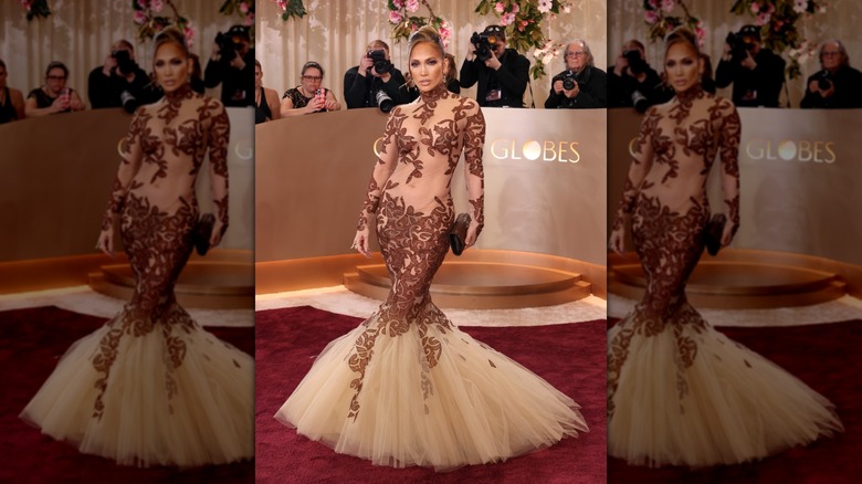 Jennifer Lopez aux Golden Globes 2026, vêtue d'une robe vintage Jean-Louis Scherrer