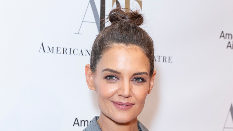 Katie Holmes porte un chignon style ballet