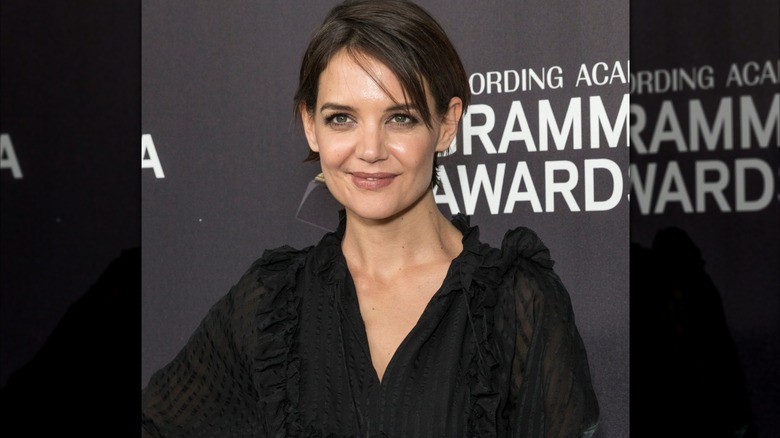 Katie Holmes porte une coiffure courte au carré